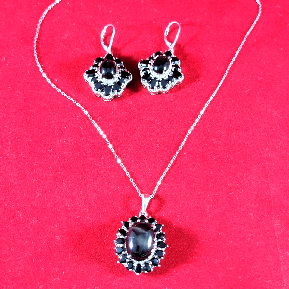 Gorgeous Vintage Thai Black Spinel And Black Onyx Set In 925 Sterling Silver Set